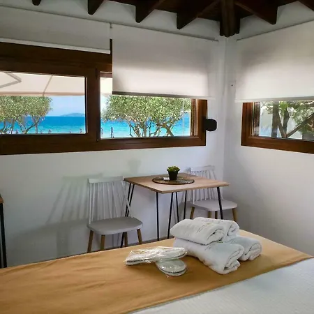 Komitsa Luxury 3* Nea Roda