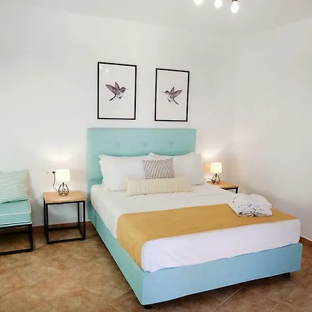 Komitsa Luxury Aparthotel Nea Roda