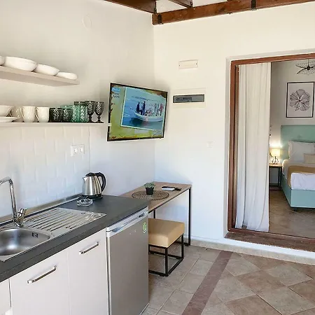 Aparthotel Komitsa Luxury Nea Roda