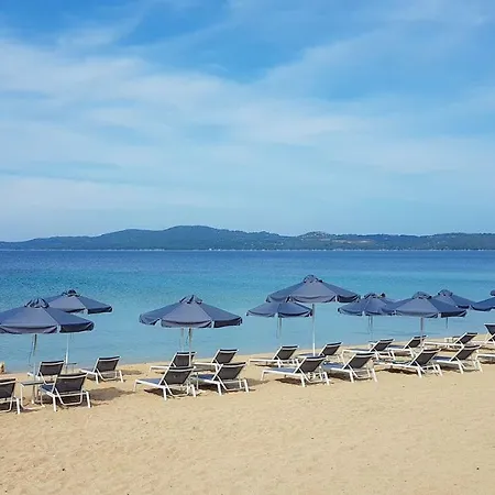 Komitsa Luxury Aparthotel Nea Roda