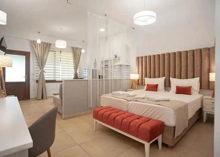 Komitsa Luxury Aparthotel Nea Roda