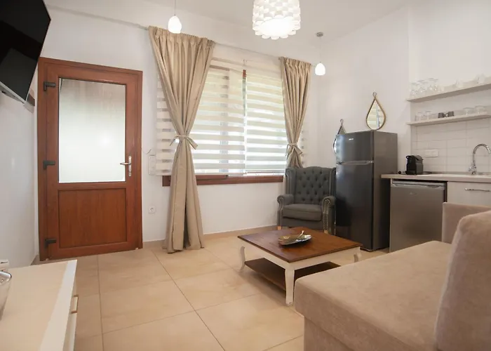 Komitsa Luxury Aparthotel 3*