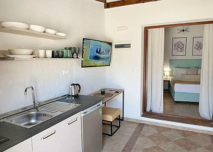 Aparthotel Komitsa Luxury Nea Roda