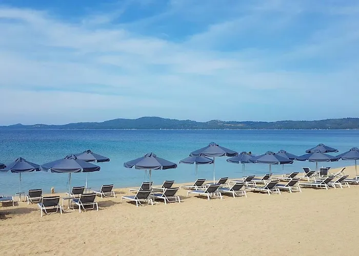 Komitsa Luxury Aparthotel Nea Roda