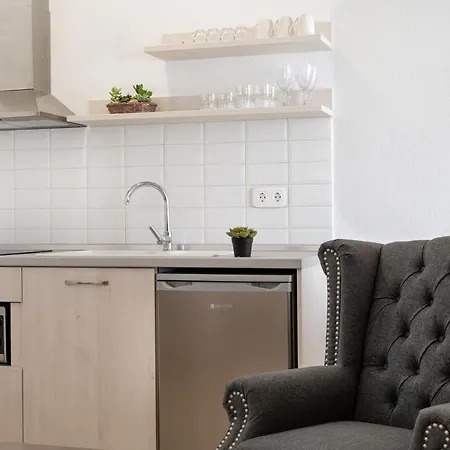 Komitsa Luxury Aparthotel 3*