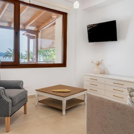 Komitsa Luxury Aparthotel 3*