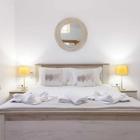 Komitsa Luxury Nea Roda