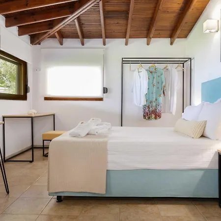 Komitsa Luxury Ξενοδοχείο με διαμερίσματα 3*