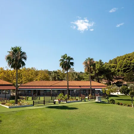 Komitsa Luxury Aparthotel Nea Roda