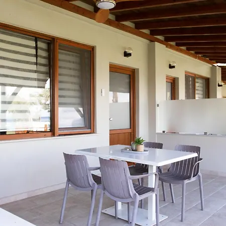 Komitsa Luxury 3* Nea Roda