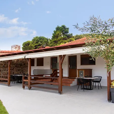 Aparthotel Komitsa Luxury Nea Roda