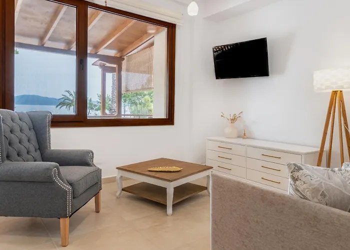 Komitsa Luxury Apartahotel 3*