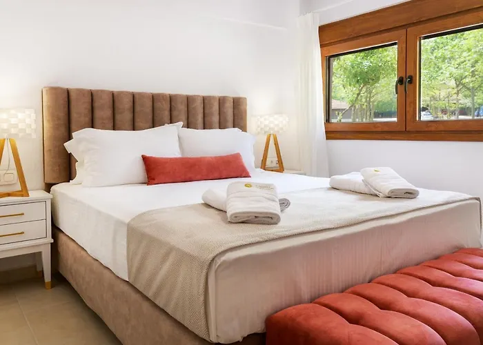 Komitsa Luxury Nea Roda