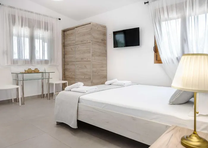 Apartahotel Komitsa Luxury Nea Roda