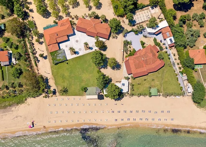 Apartahotel Komitsa Luxury Nea Roda