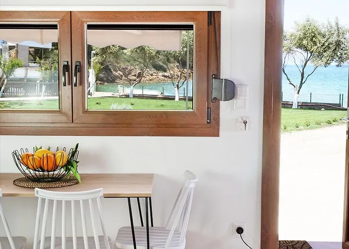 Komitsa Luxury Apartahotel Nea Roda