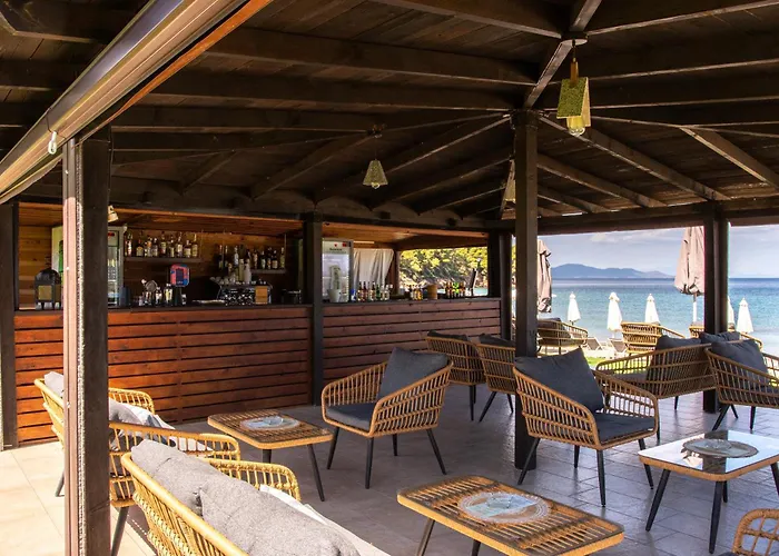 Komitsa Luxury 3* Nea Roda