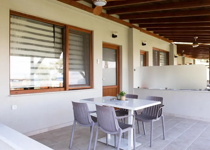 Komitsa Luxury 3* Nea Roda