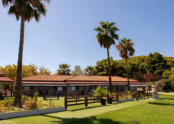 Komitsa Luxury Apartahotel