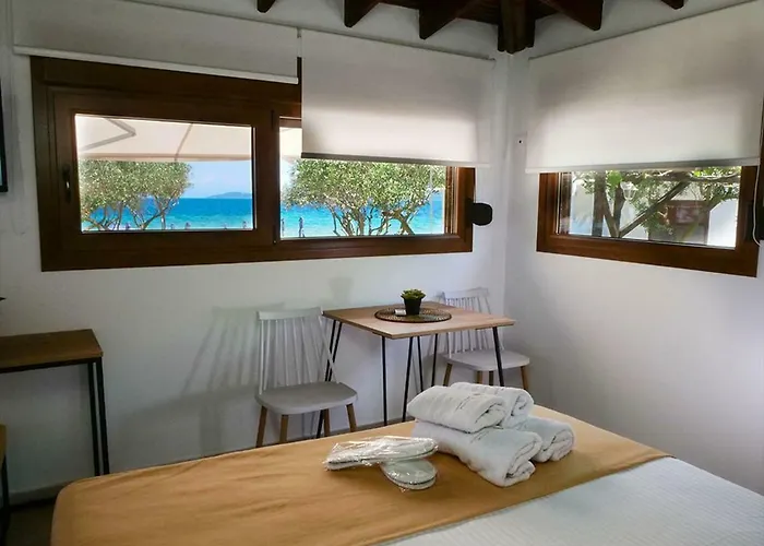 Komitsa Luxury 3* Nea Roda