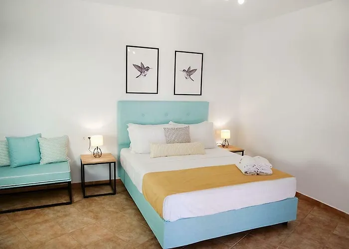 Komitsa Luxury Apartahotel Nea Roda