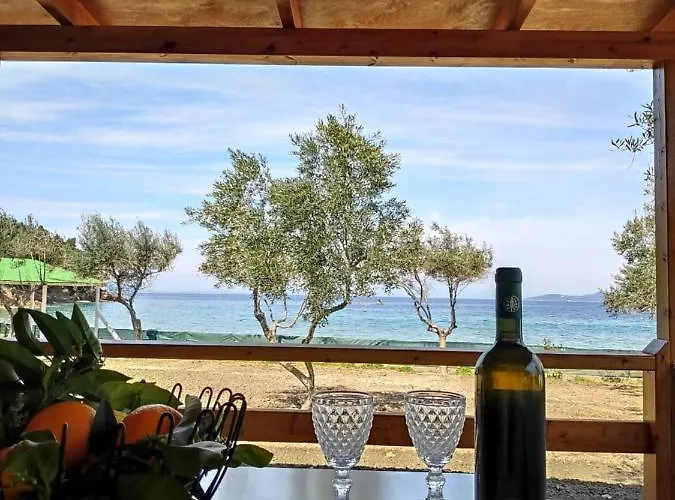 Apartahotel Komitsa Luxury Nea Roda