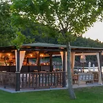 Komitsa Luxury 3* Nea Roda