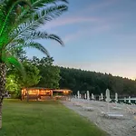 Komitsa Luxury Apart Otel Nea Roda