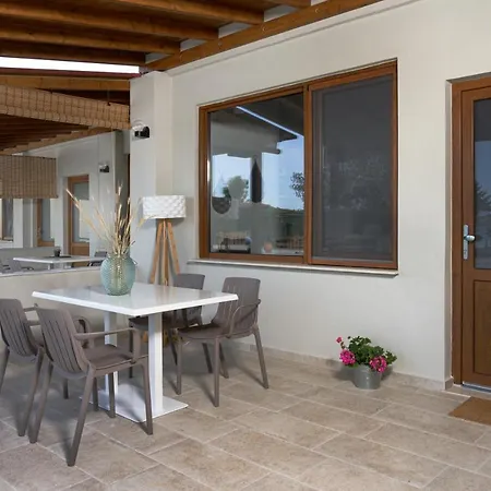 Komitsa Luxury Hotel de apartamente Nea Roda