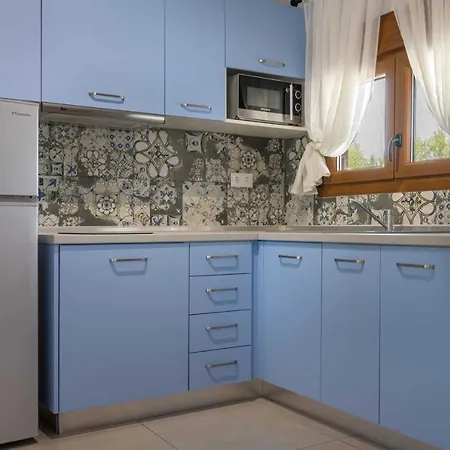 Komitsa Luxury Nea Roda