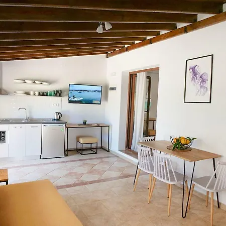 Komitsa Luxury Hotel de apartamente 3*