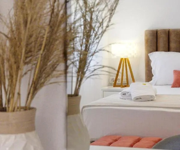 Komitsa Luxury 3* Nea Roda