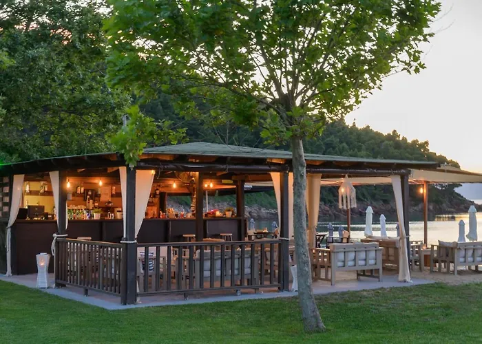 Komitsa Luxury 3* Nea Roda