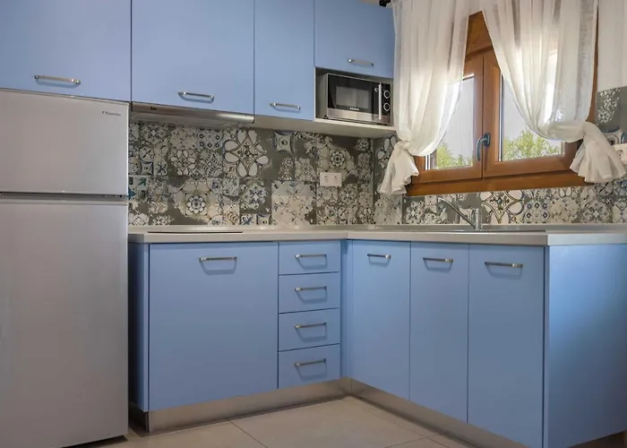 Komitsa Luxury Nea Roda