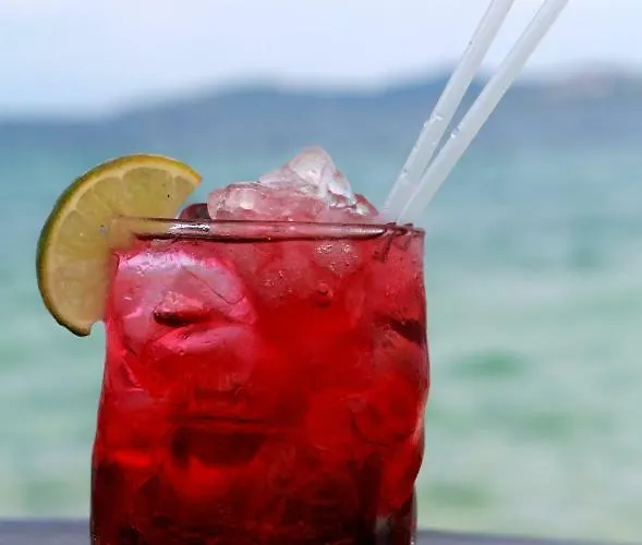 Apart Otel Komitsa Luxury Nea Roda